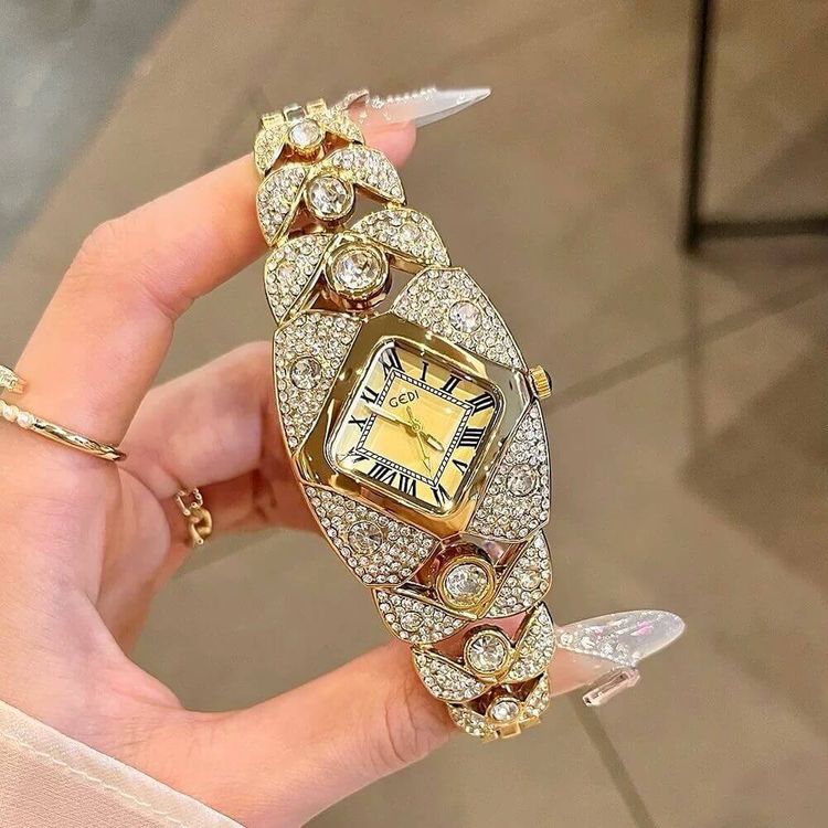 Reloj Real Elegante con Cristales Brillantes